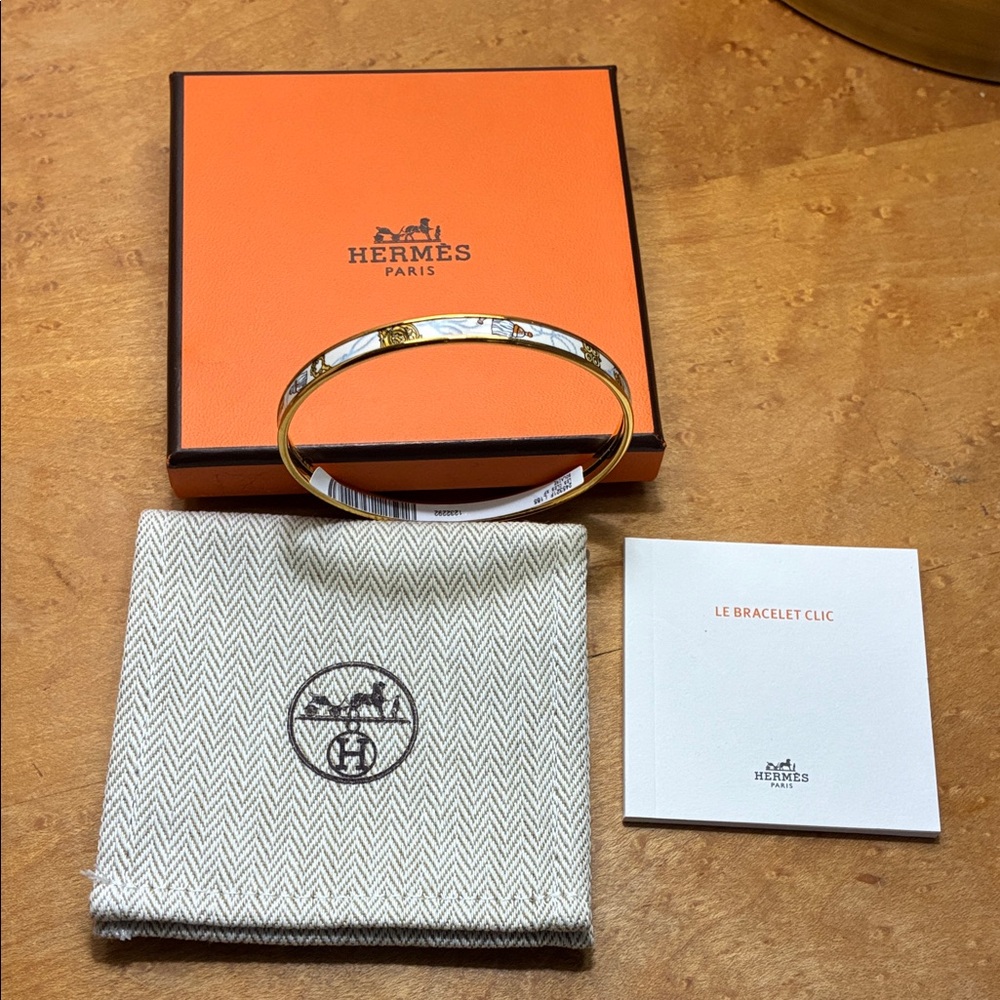 HERMES “Les Cles” enamel bangle bracelet. Size small 6.3 NEW